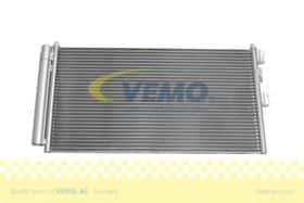 Радіатор кондиціонера Vemo V24-62-0004