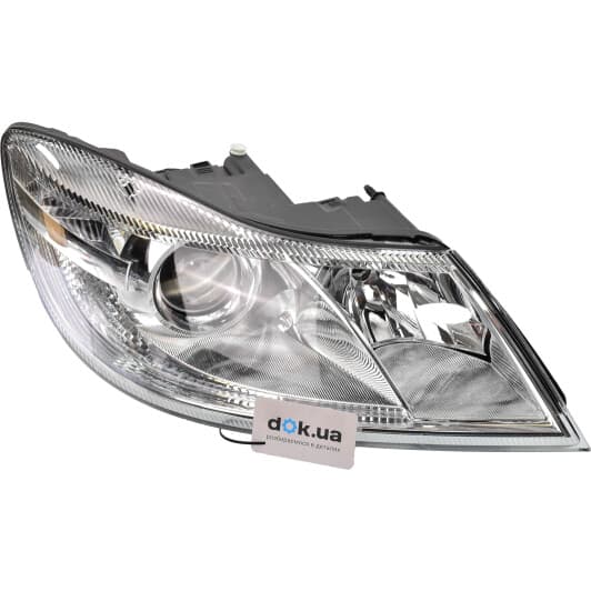 1EL 247 052-261 Behr Hella Основна фара для Skoda Octavia