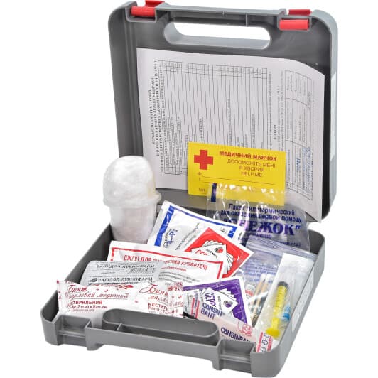 Аптечка автомобильная Carlife АМА-1 в жестком чехле ama1g