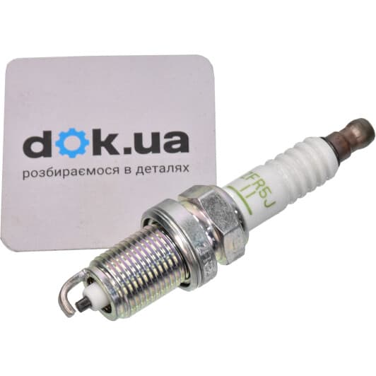 ZFR5J11 NGK Свеча зажигания