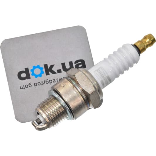 OE038/T10 Champion Свічка запалювання