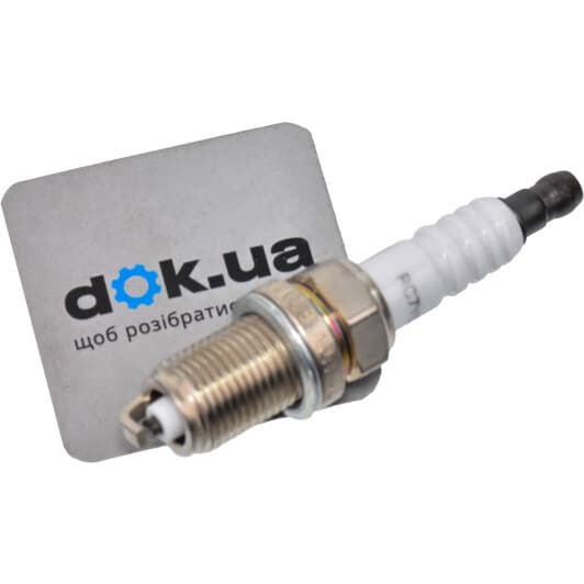 OE014/T10 Champion Свеча зажигания