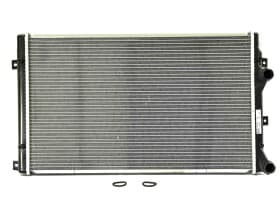 Радиатор охлаждения двигателя