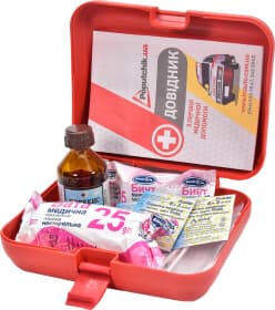Аптечка автомобильная Poputchik АМА-1 в жестком чехле 02-001-P