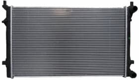 Радіатор охолодження двигуна Радіатор охолодження двигуна