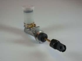 Главный цилиндр сцепления Главный цилиндр сцепления