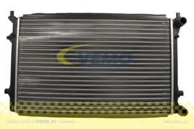 Радиатор охлаждения двигателя Радиатор охлаждения двигателя