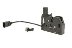 Замок капота