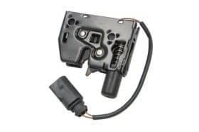 Замок капота