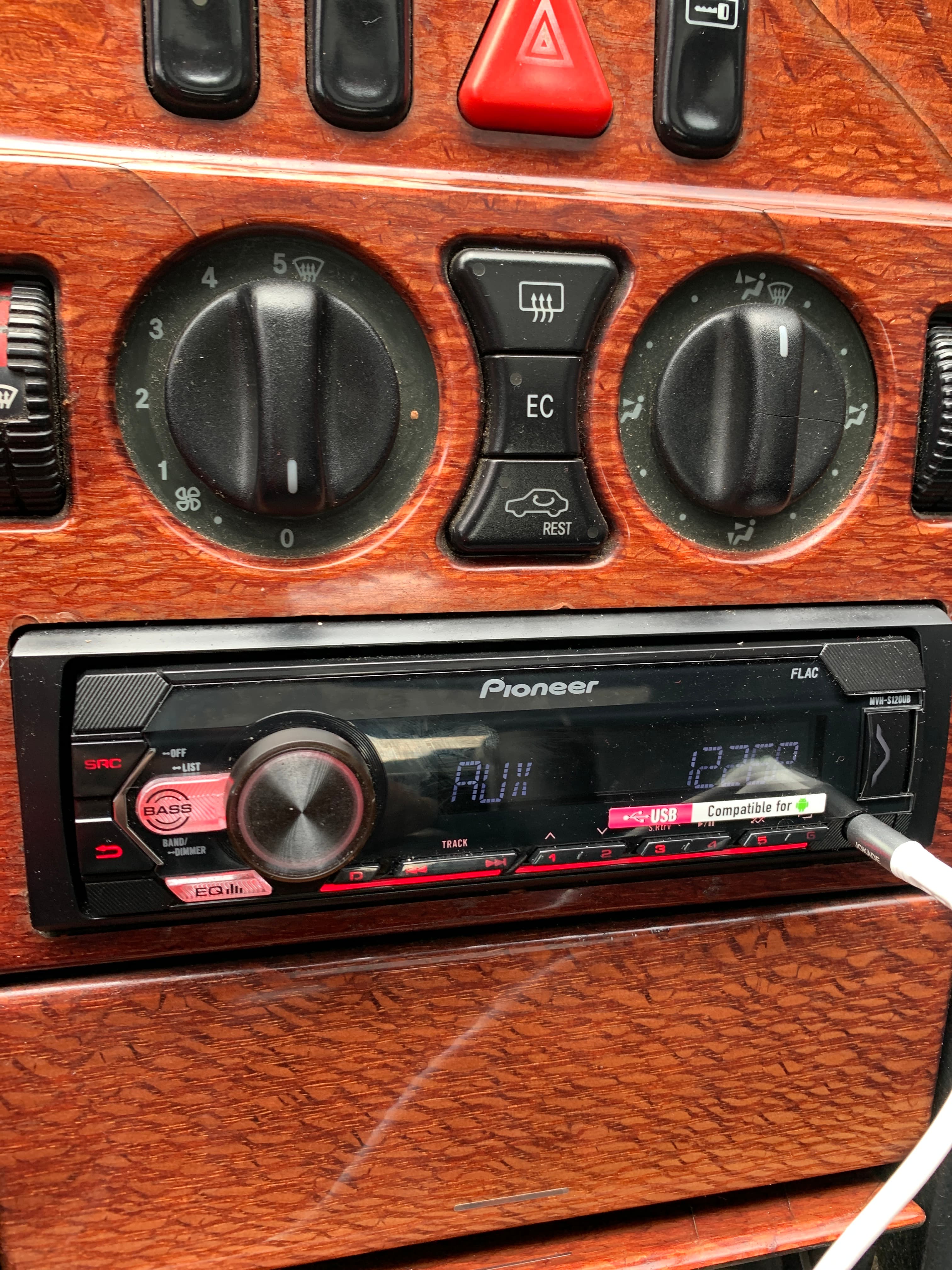 Магнітола Pioneer MVH-S120UB