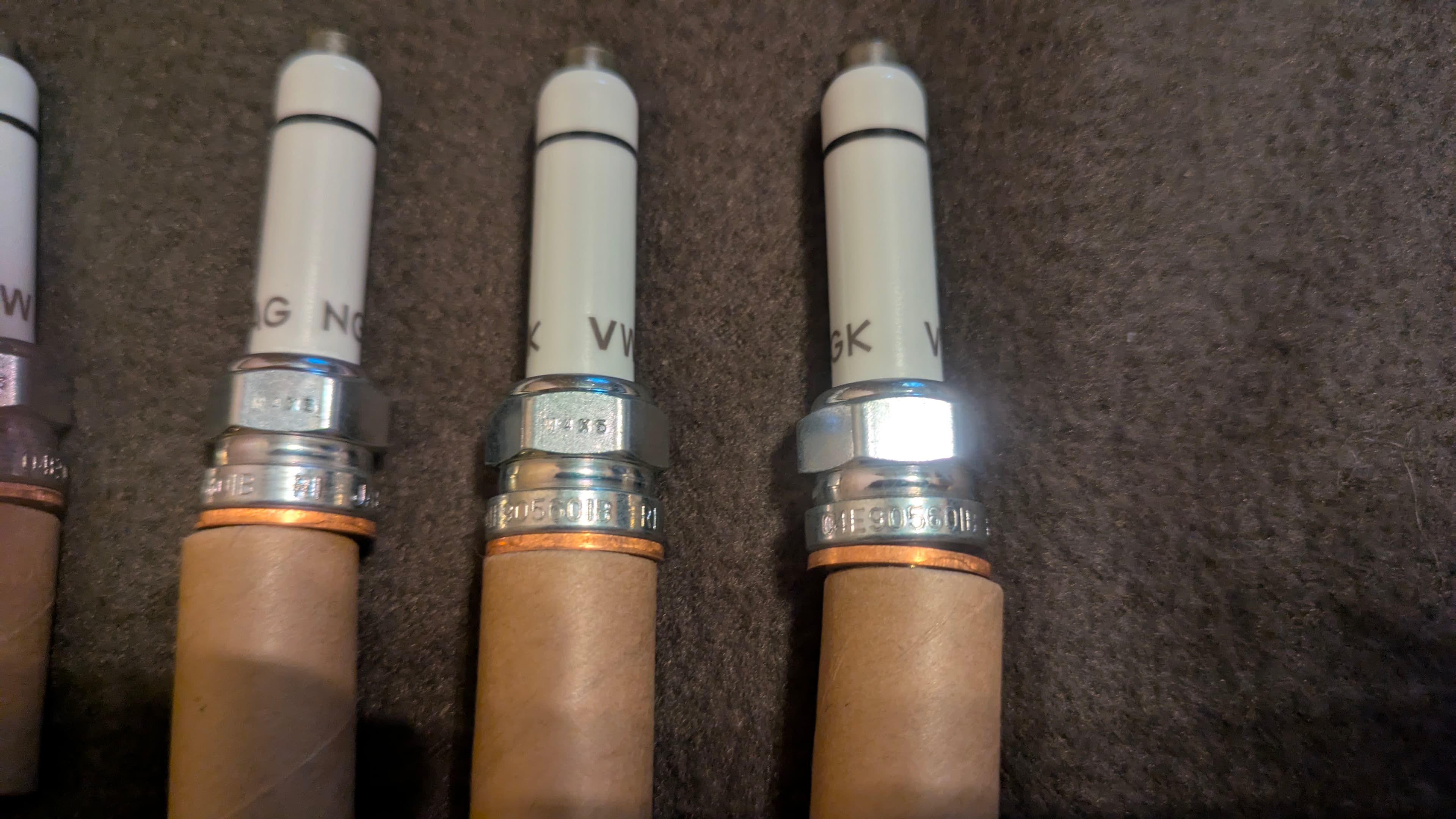 04E905601B VAG Свічка запалювання