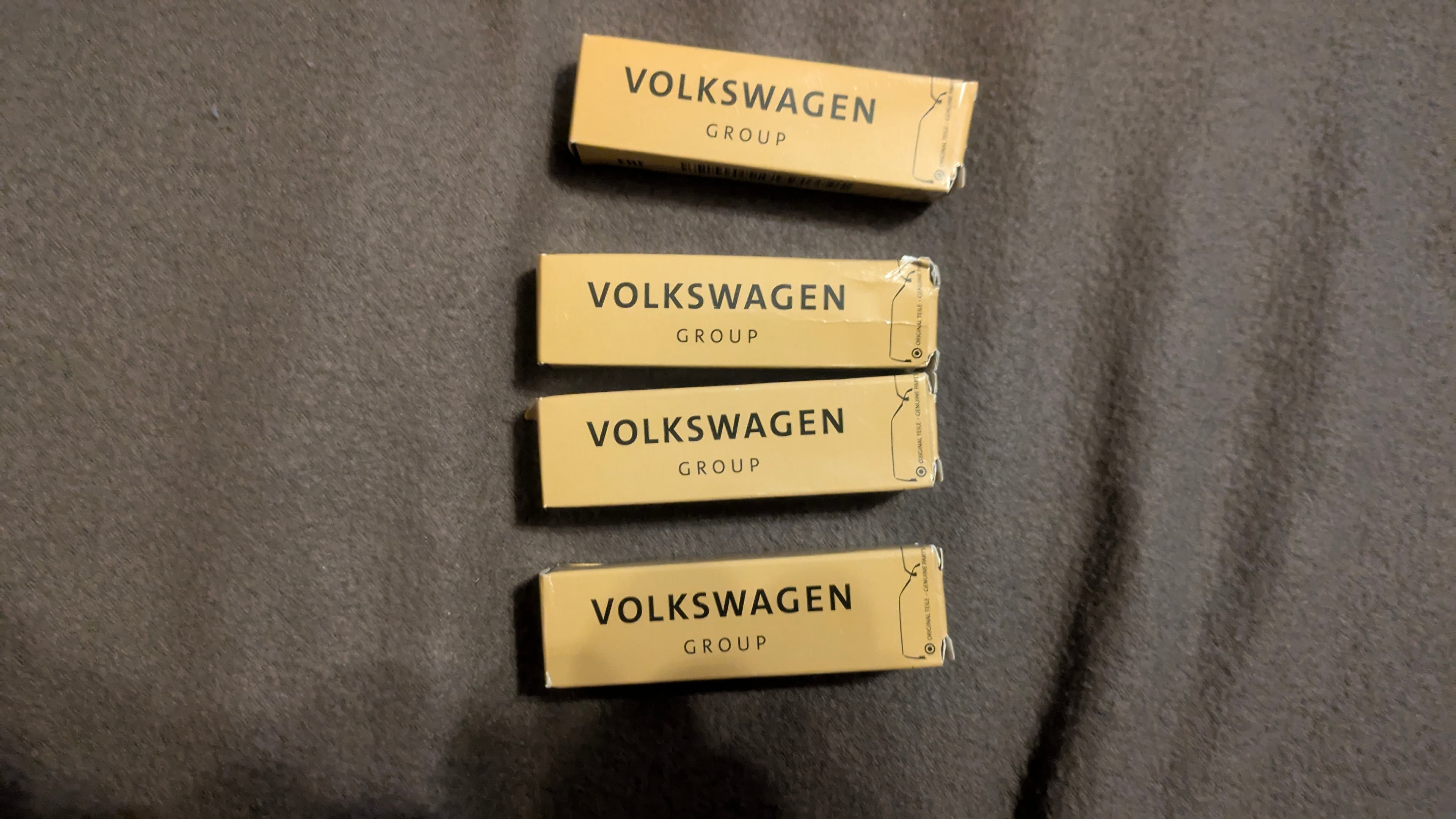 04E905601B VAG Свічка запалювання