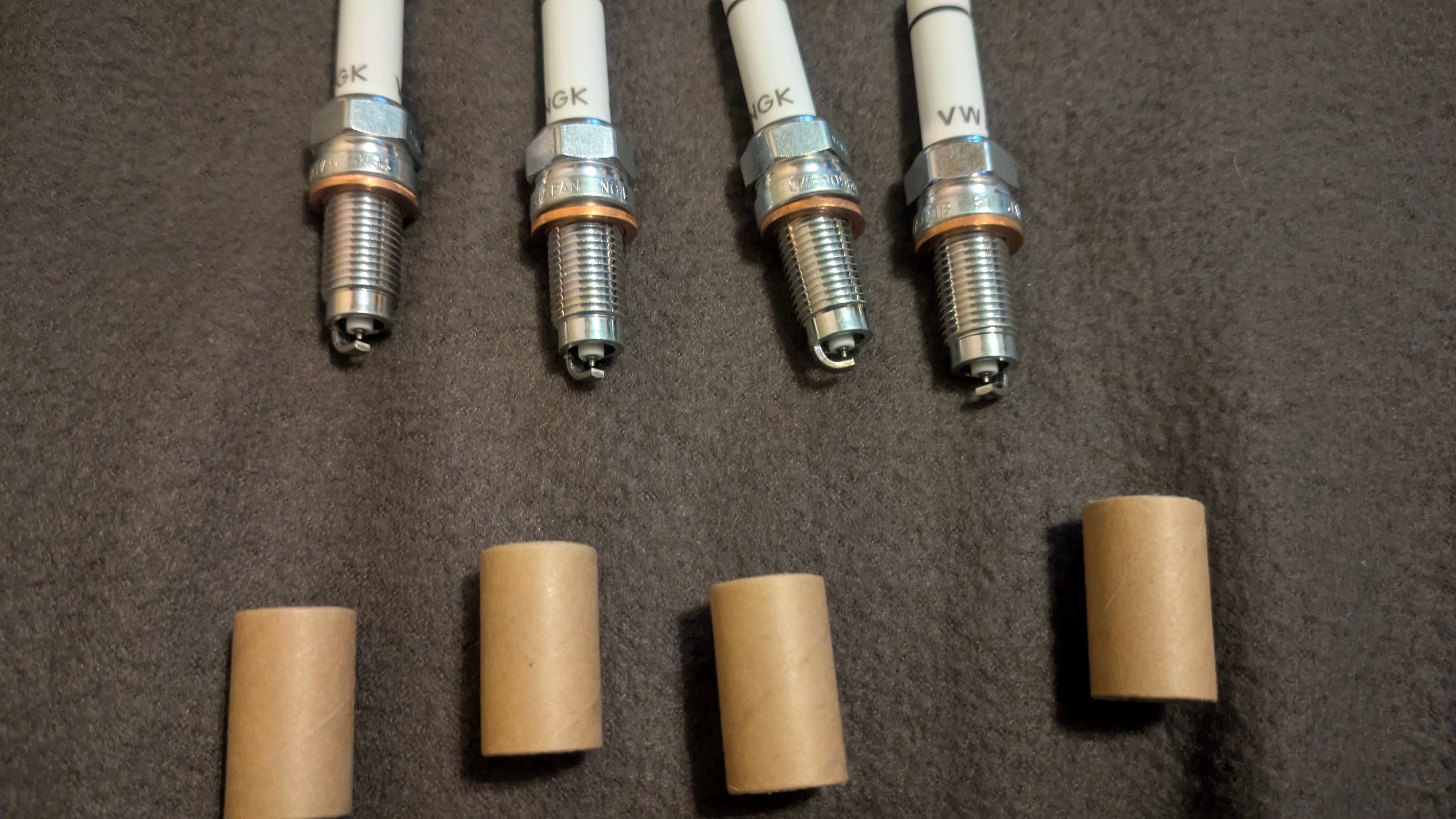 04E905601B VAG Свічка запалювання